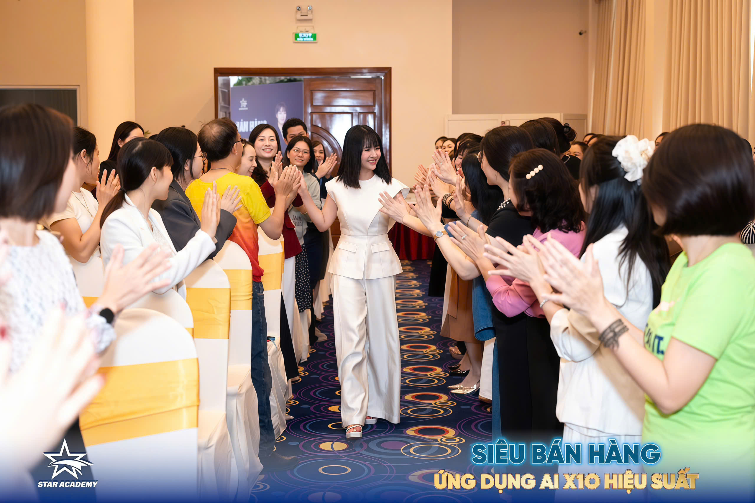 Thủy Lê trong một chương trình đào tạo trực tiếp